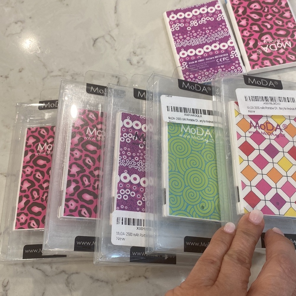 MoDa New York Patterned Phone Chargers - Pink, Green, Multicolor - Picture 1 of 5